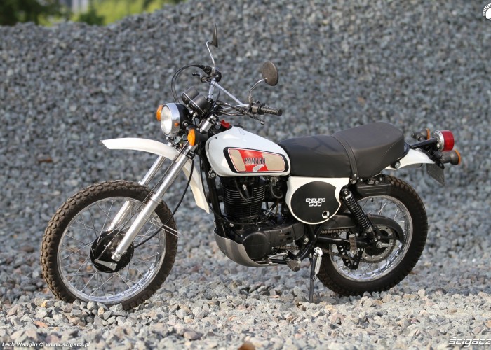 19 Yamaha XT 500 kamienie