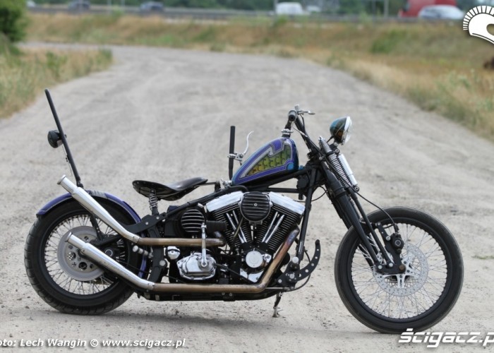 15 Harley Davidson Softail Evo Custom prawa