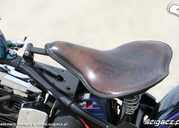 23 Harley Davidson Softail Evo Custom siodlo