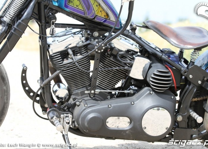 28 Harley Davidson Softail Evo Custom silnik