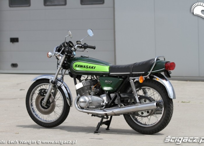 03 Kawasaki H1 Mach III Moto Ventus