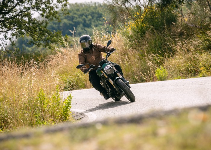 26 Benelli Leoncino 800 test motocykla 2022