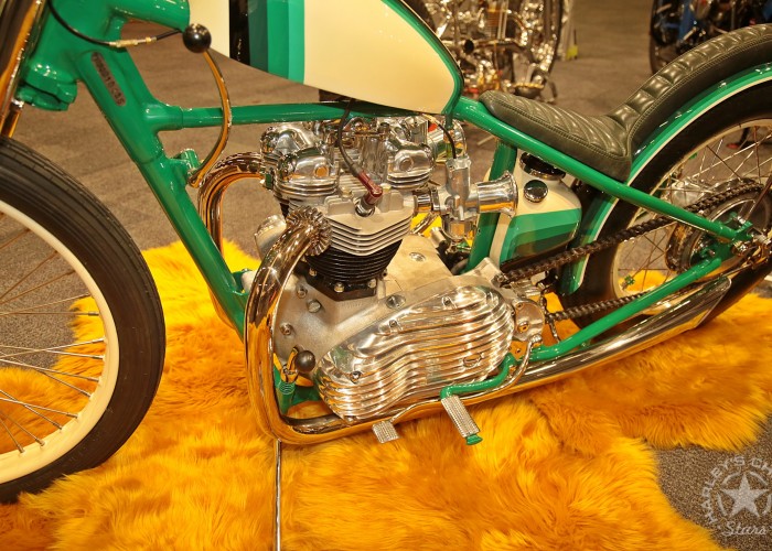 013 custom bike na dywanie