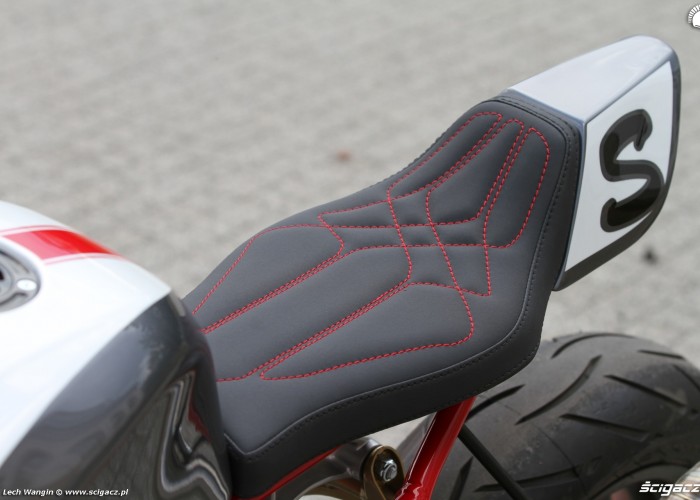 18 Ducati Monster 600 wersji custom siodlo
