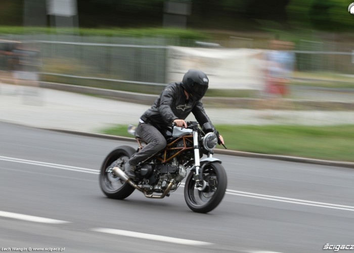 57 Ducati Monster 600 wersji custom