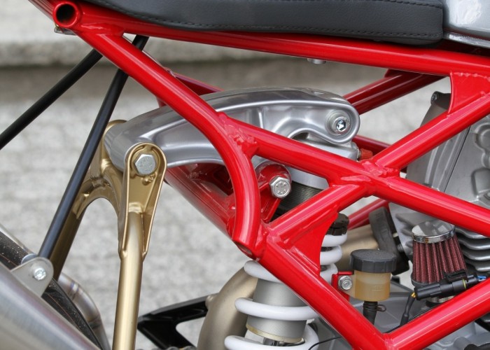 71 amortyzacja Ducati Monster 600 wersji custom