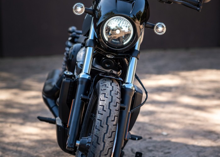 77 Harley Davidson Nightster przodem