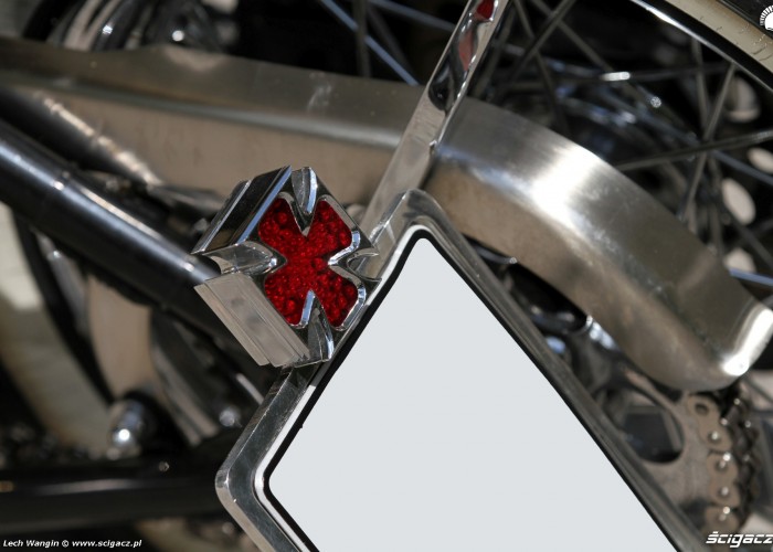 16 Harley Davidson FXST Softail Standard custom z bliska