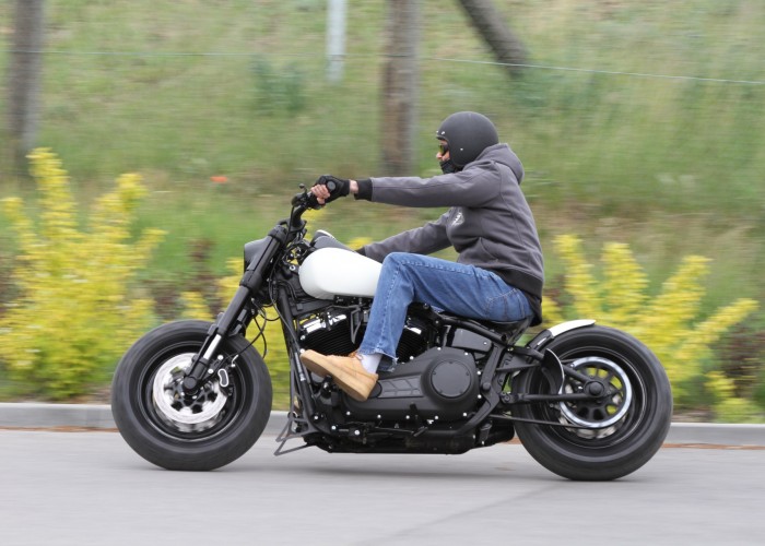 04 Harley Davidson custom Fat Bob w akcji