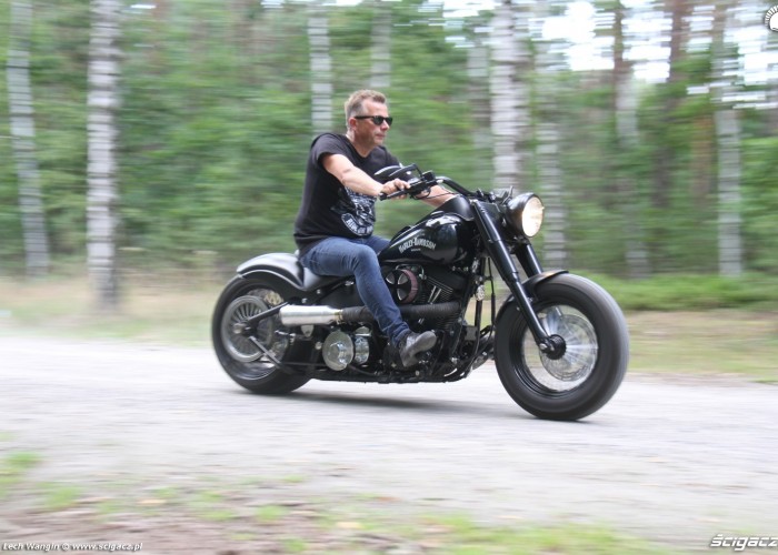 03 Harley Davidson Heritage Softail Classic Custom na drodze