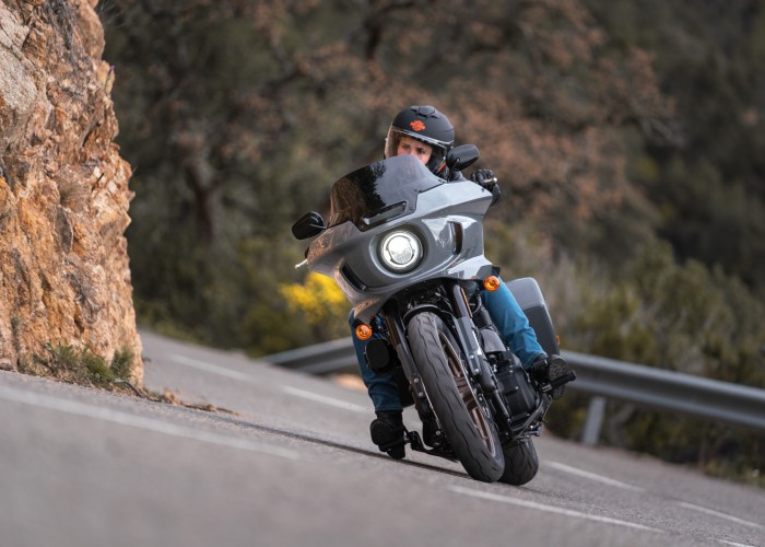 39 Harley Davidson Low Rider ST test