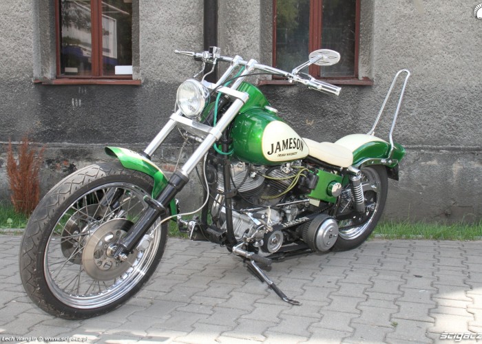 25 Harley Davidson Shovelhead custom bike