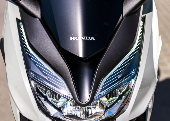 47 Honda Forza 350 reflektor przod