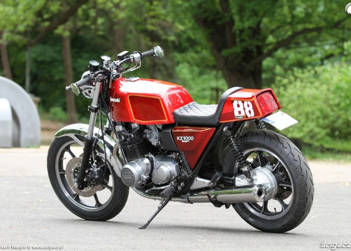 38 Kawasaki KZ 1000 ST