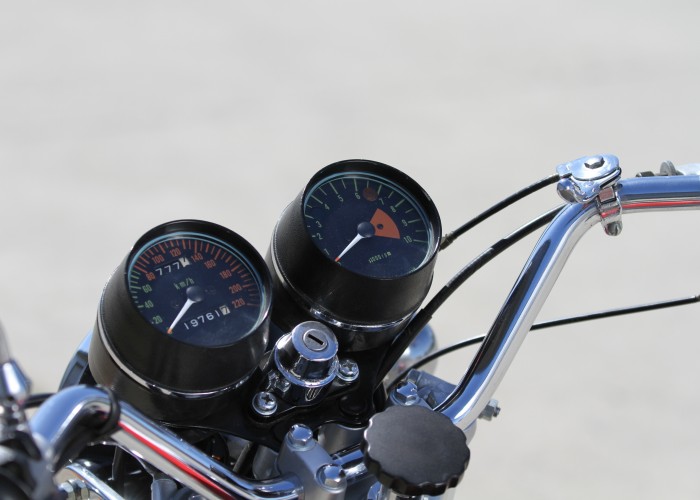 11 Kawasaki W1 zegary
