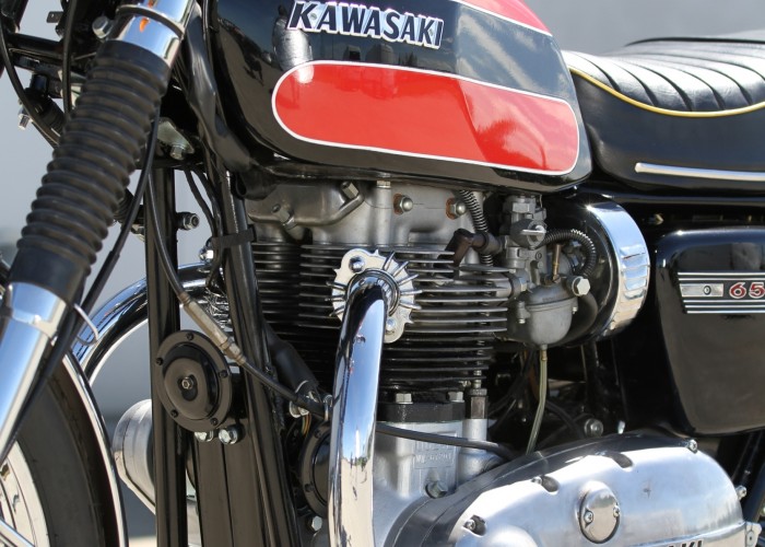 22 Kawasaki W1 motor