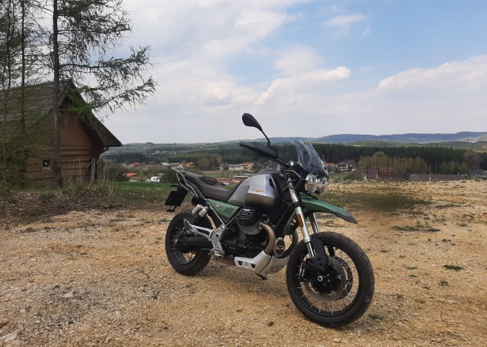 06 Moto Guzzi V85 TT krajobraz