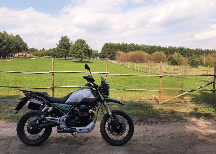 07 Moto Guzzi V85 TT 2022 test