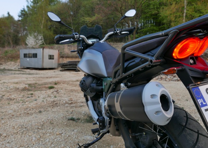 10 Moto Guzzi V85 TT 2022 wydech