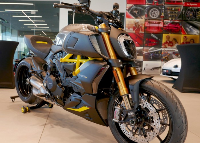 Ducati Diavel 1260 S Black Steel profil