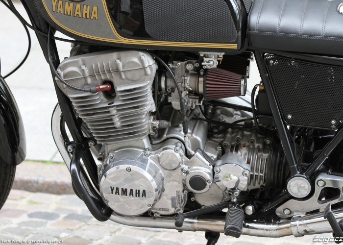 10 Yamaha XS 750 custom silnik