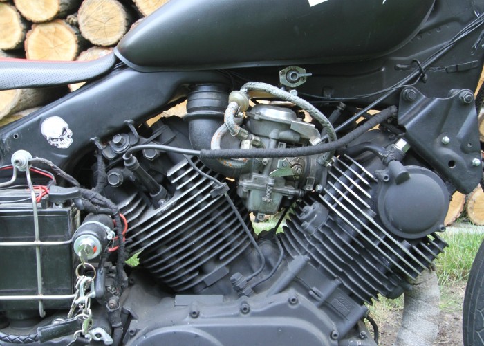 42 Yamaha XV 700 custom motor