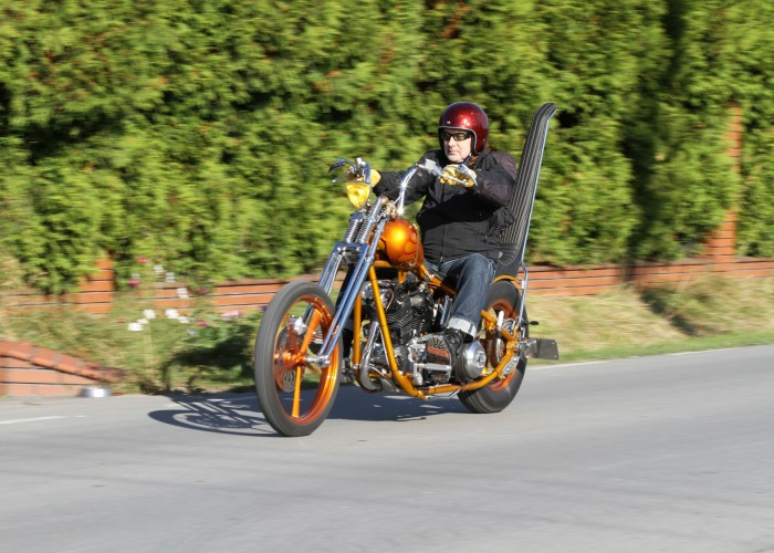 03 Harley Davidson Knucklehead na ulicy