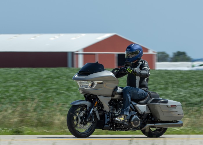 03 test Harley Davidson Road Glide CVO 2023