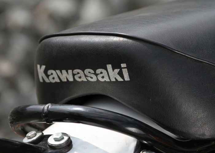 33 Kawasaki KE 125 siodlo