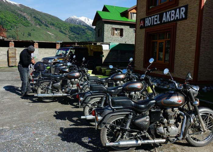 41 hotel akbar Motocykle w Himalajach