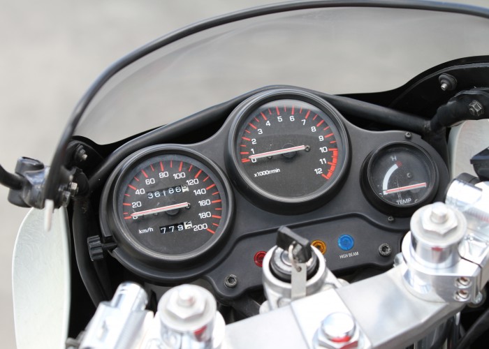 08 Yamaha TZR 250 zegary