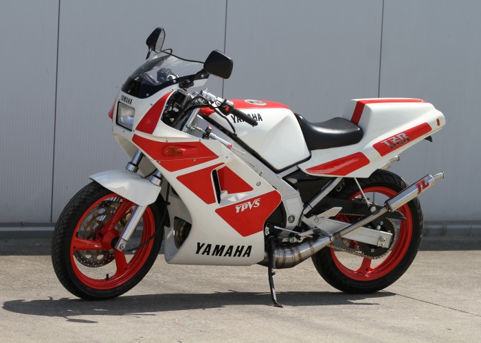 24 Yamaha TZR 250