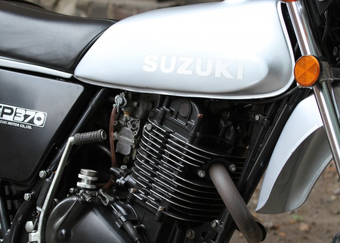 30 Suzuki SP 370 silnik