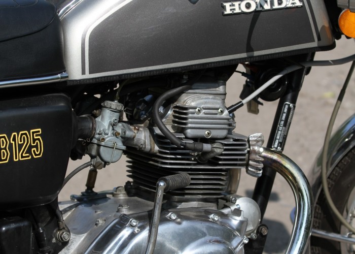 28 Honda CB 125 silnik bak