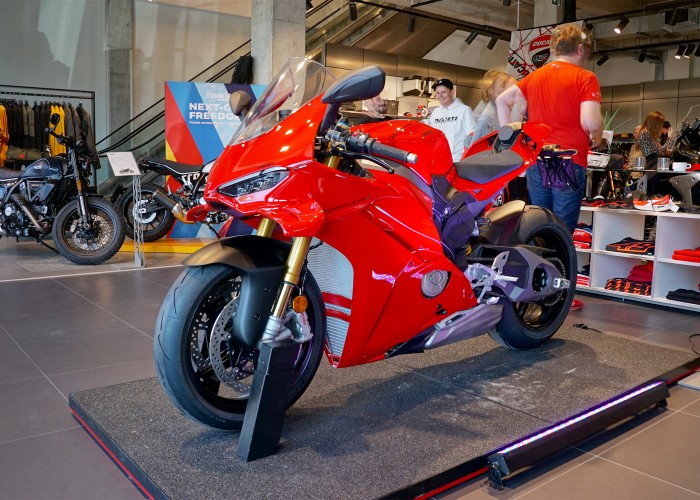 Ducati Panigale V4S 2025