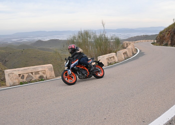 02 test motocykla KTM Duke 390 2024