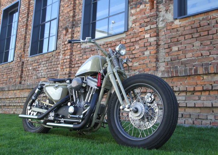03 Harley Davidson Retro Garage Sportster sesja zdjeciowa