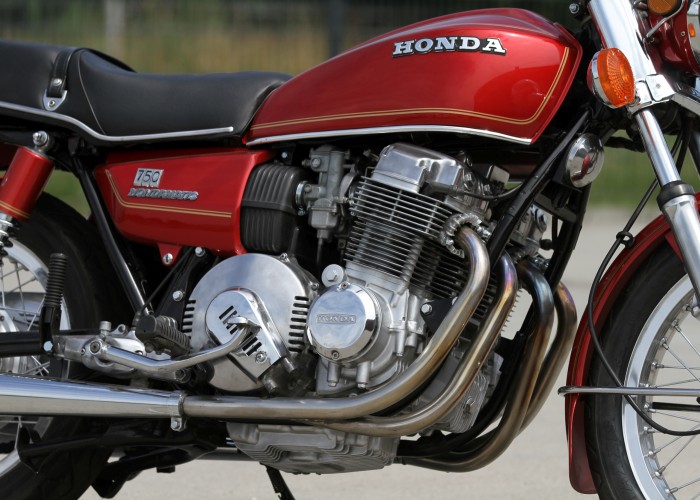 09 Honda CB 750 A Hondamatic kolektory