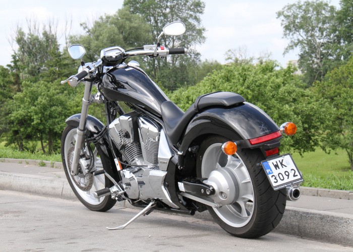 07 Honda Fury VT 1300 CX z tylu