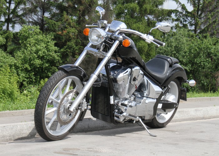 09 Honda Fury VT 1300 CX przod