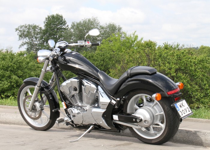 10 Honda Fury VT 1300 CX lewy bok