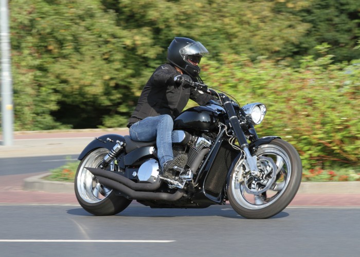 03 Honda VTX 1800 custom na ulicy