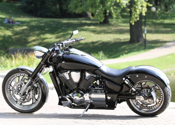 08 Honda VTX 1800 custom lewy profil