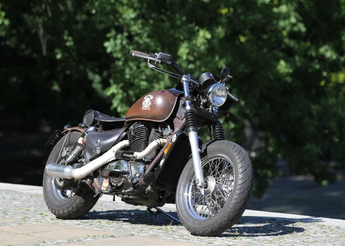 30 Honda VT 1100 Bobber polprofil przod