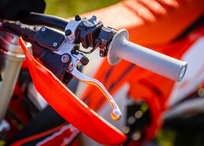 46 KTM EXC Champion Edition 2025 klamka