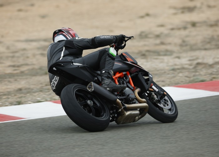 02 2024 KTM Superduke 1390 test