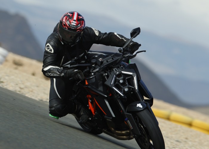 14 KTM Superduke 1390 test modelu 2024