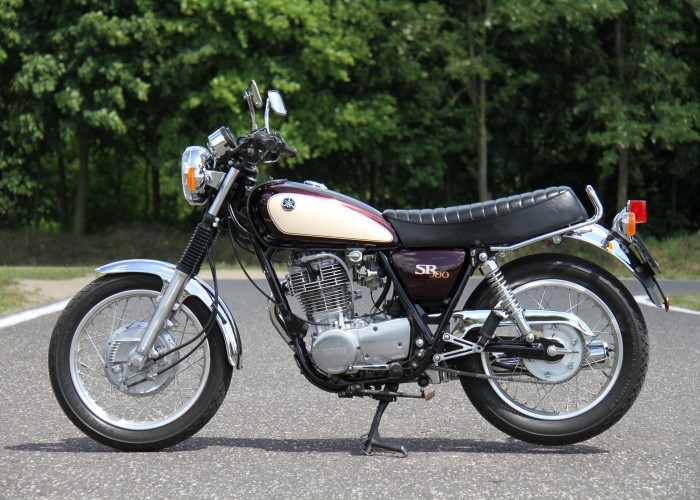 08 Yamaha SR 500 profil