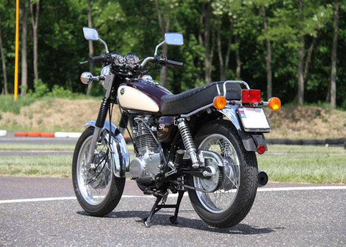 09 Yamaha SR 500 od tylu