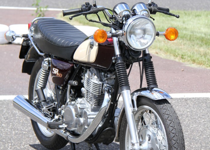 18 Yamaha SR 500 przod